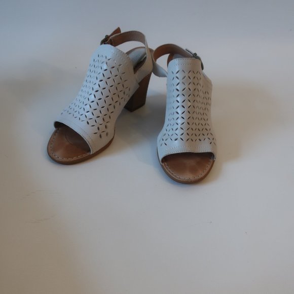 Womens Born Stella Taupe Perforated Open Toe Slingback Leather Heels 8 * - Picture 1 of 10